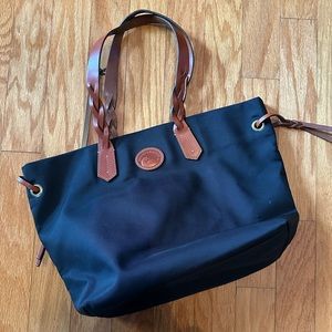 Dooney & Bourke tote bag. Great condition. 18x12x6”